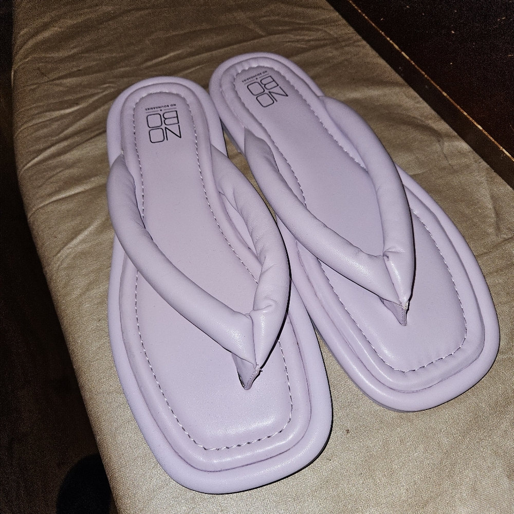 No Boundaries Lilac Women's Puffy Flip Flop Sandals NWT size 10
